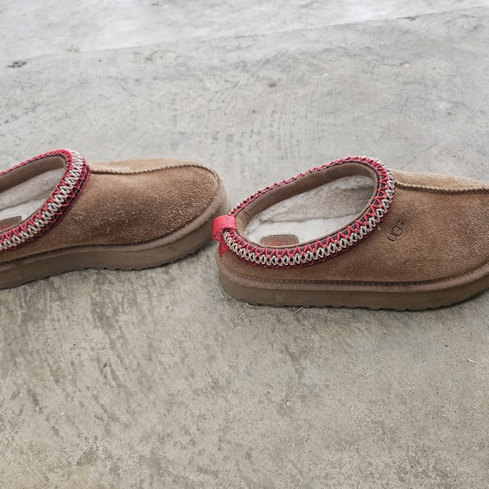 Ugg Tazz Size 2 youth
